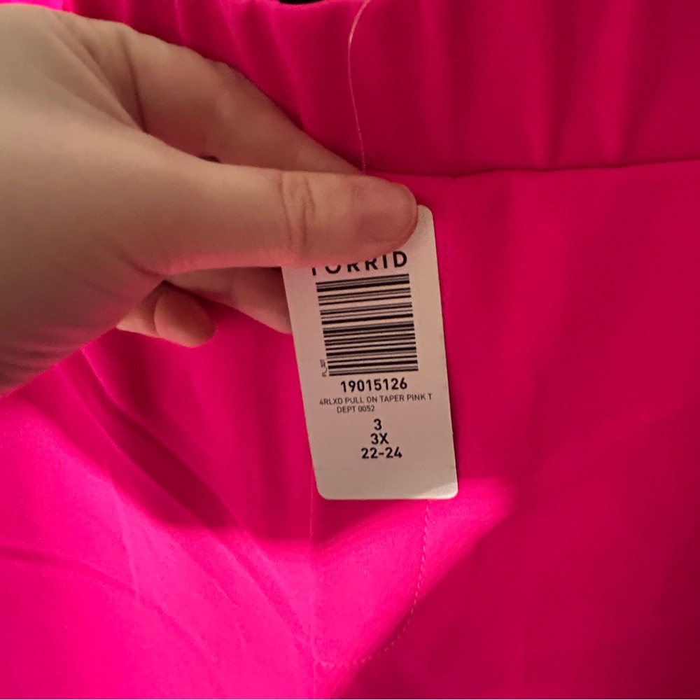 Torrid size 3T Vibrant Pink dressy Women's neon office fun w/ pockets pants NWT - Picture 3 of 7
